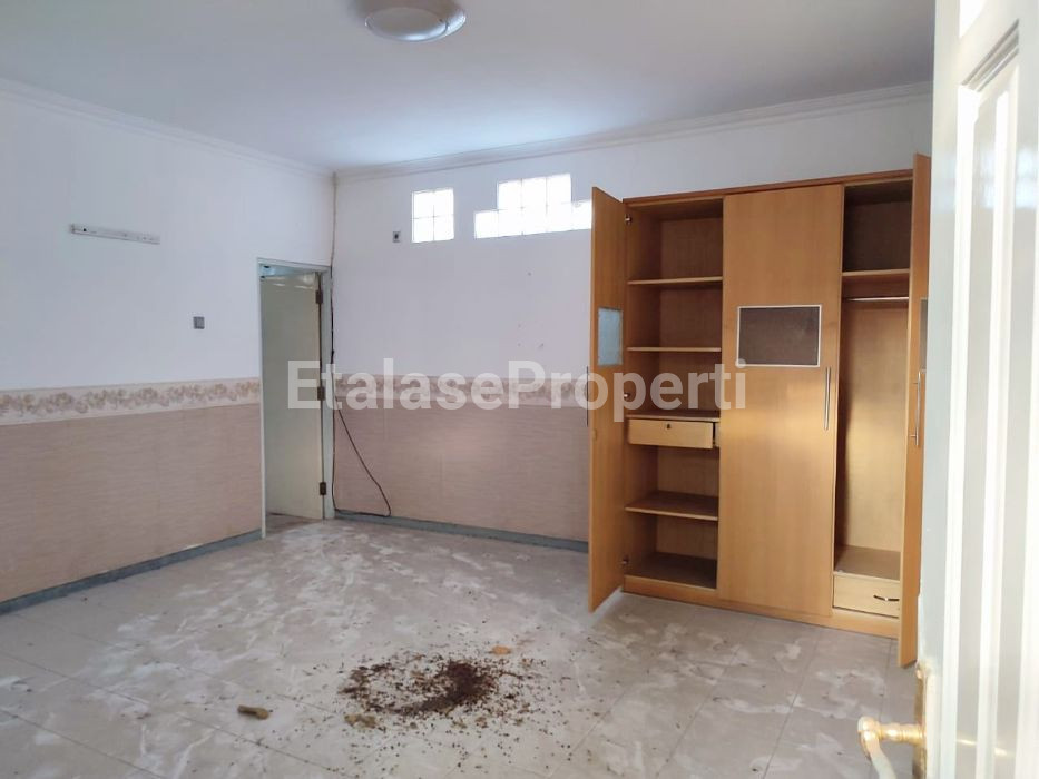 Foto properti Dijual Rumah Tengah Kota Jl Petemon Dekat Diponegoro Kedungdoro 3