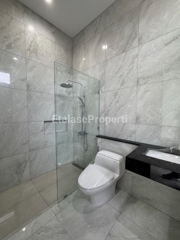 Foto properti Rumah Disewakan Di Citraland Utama Surabaya Dekat Gwalk, Ciputra Dll 7