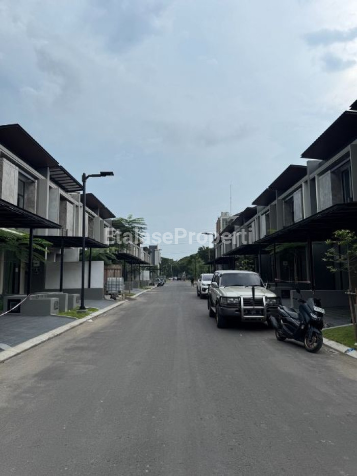 Foto properti Rumah Disewakan Di Citraland Utama Surabaya Dekat Gwalk, Ciputra Dll 10