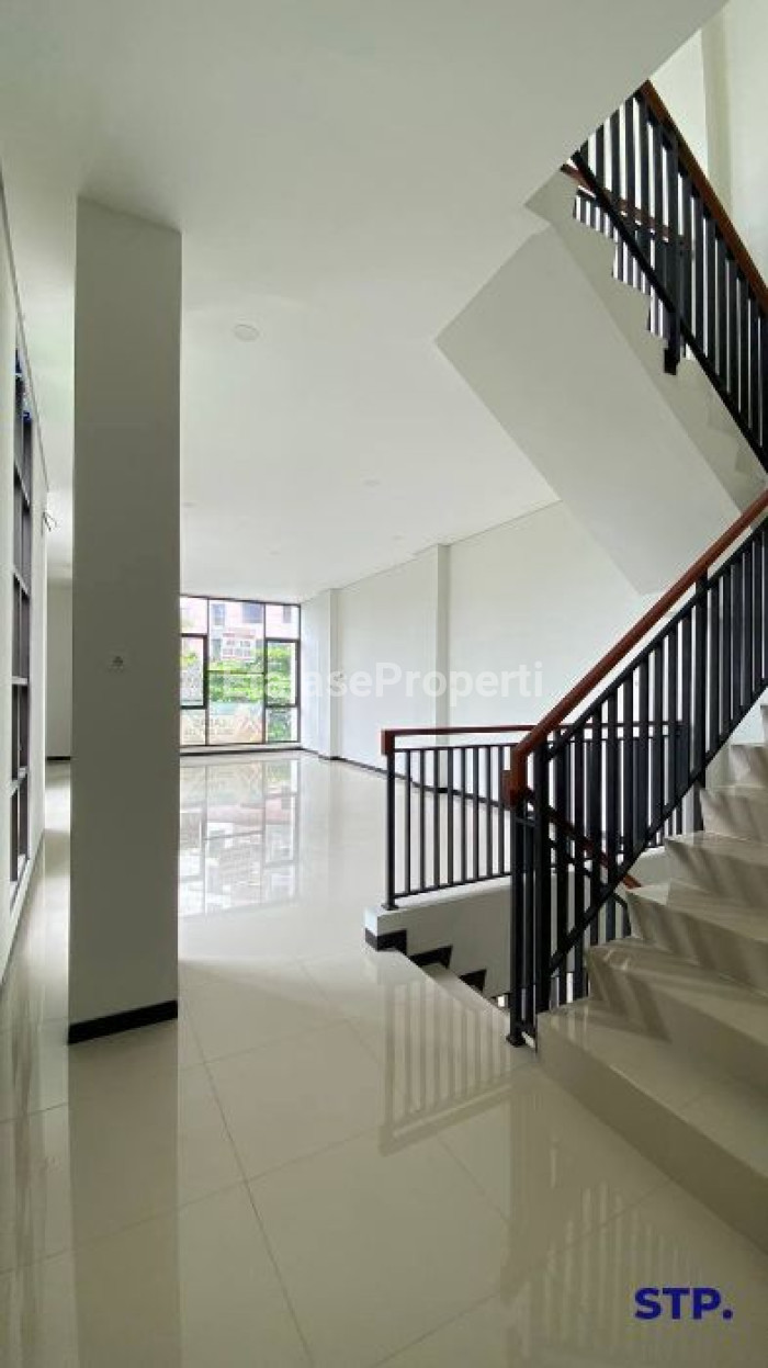 Foto properti 6 Unit Jejer, Ruko 3 Lantai Di Area Margorejo Indah Tipe A (Hoek) 5