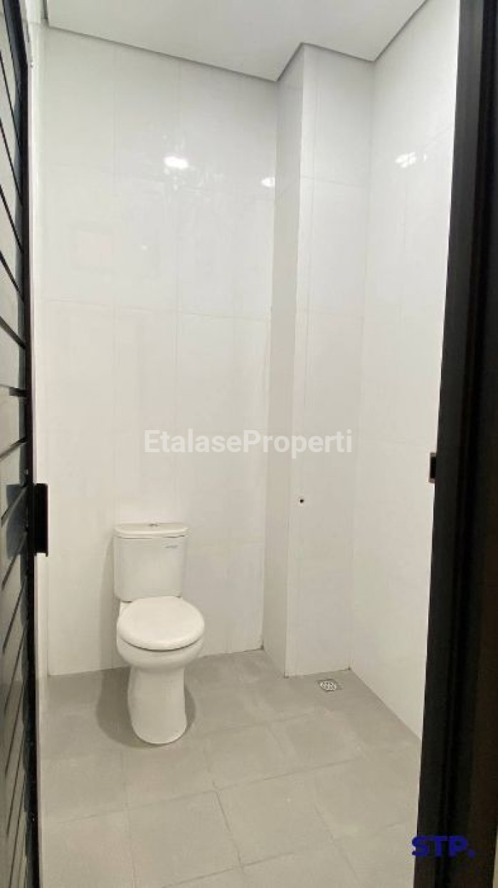 Foto properti 6 Unit Jejer, Ruko 3 Lantai Di Area Margorejo Indah Tipe A (Hoek) 10