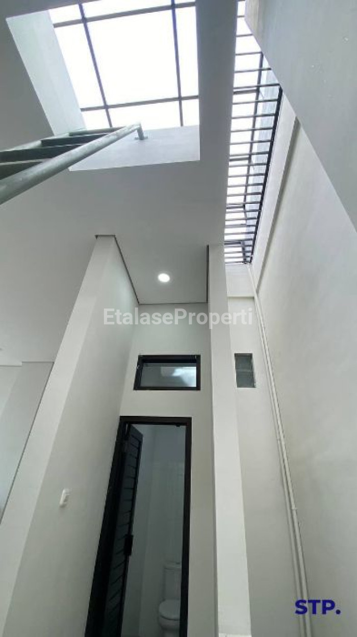 Foto properti 6 Unit Jejer, Ruko 3 Lantai Di Area Margorejo Indah Tipe D 9