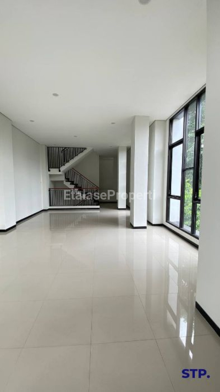 Foto properti 6 Unit Jejer, Ruko 3 Lantai Di Area Margorejo Indah Tipe E 2