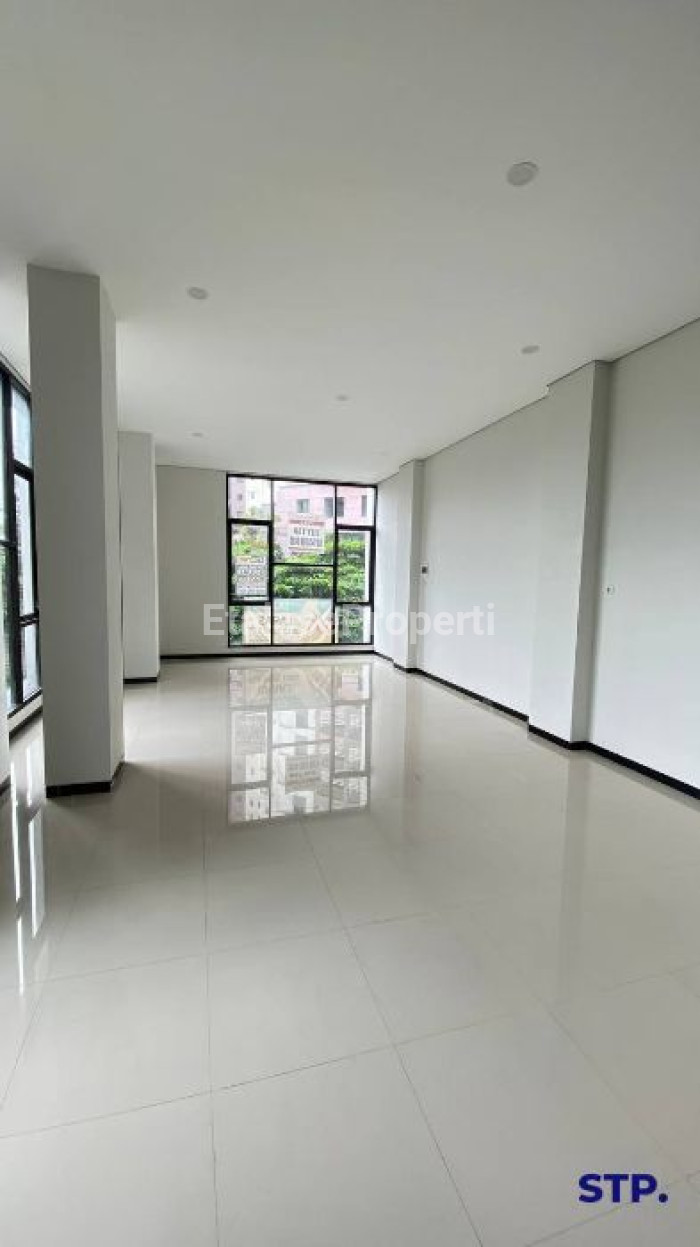 Foto properti 6 Unit Jejer, Ruko 3 Lantai Di Area Margorejo Indah Tipe E 4