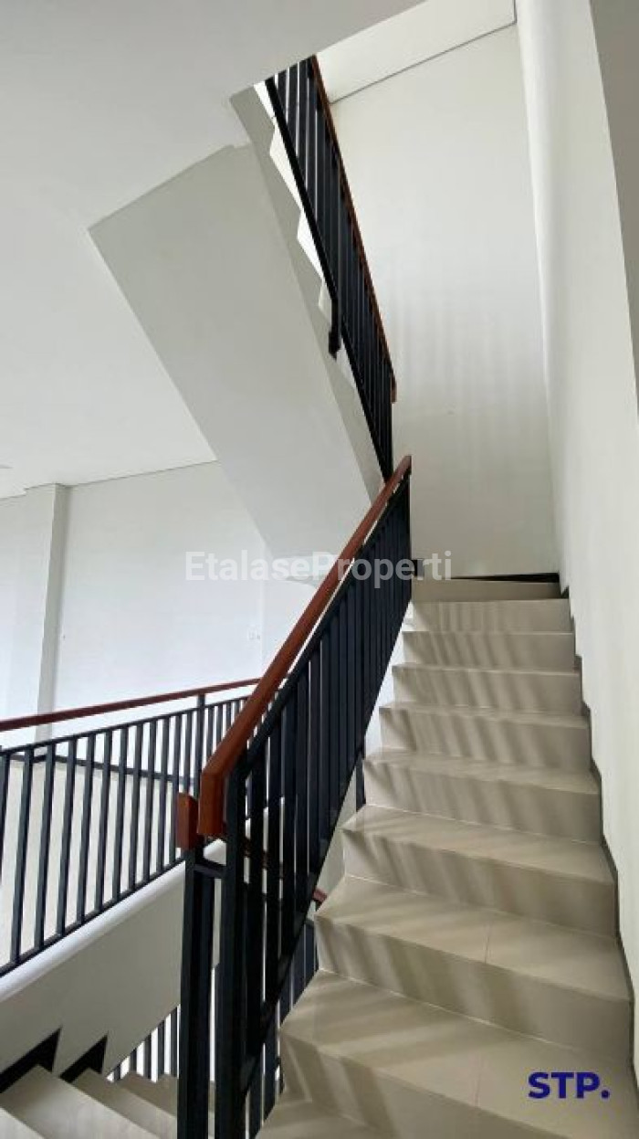 Foto properti 6 Unit Jejer, Ruko 3 Lantai Di Area Margorejo Indah Tipe F 3