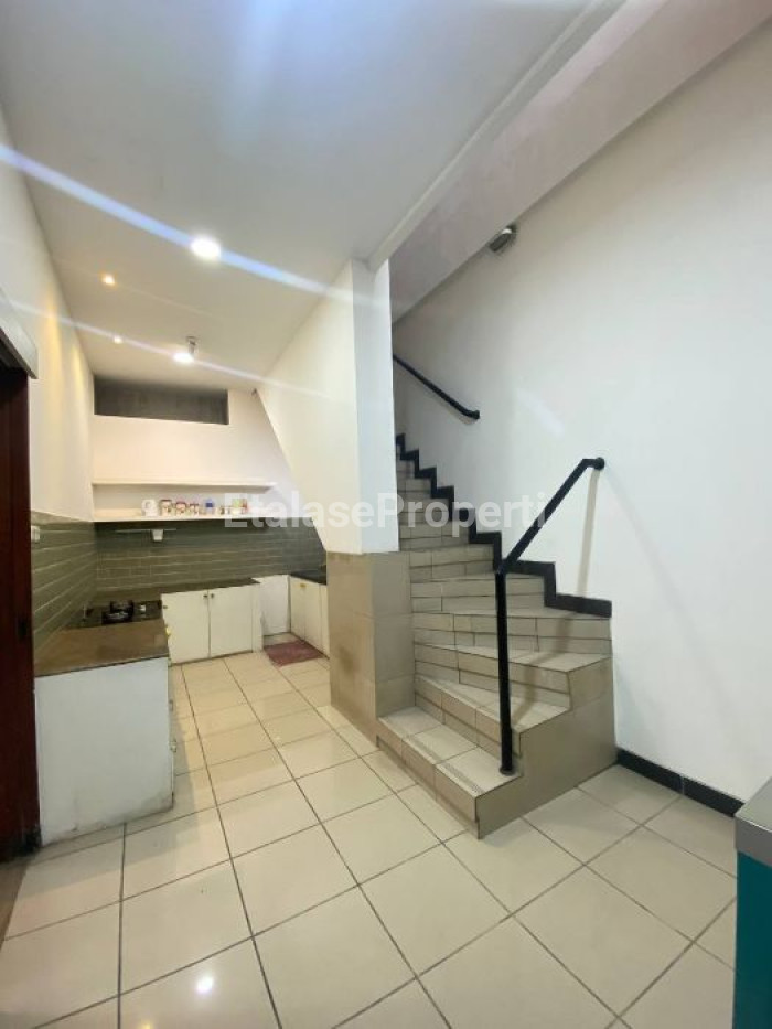 Foto properti Rumah Classic Mewah Di Perumahan Margorejo Indah 4