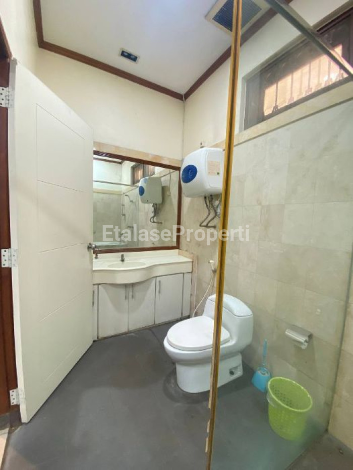 Foto properti Rumah Classic Mewah Di Perumahan Margorejo Indah 10