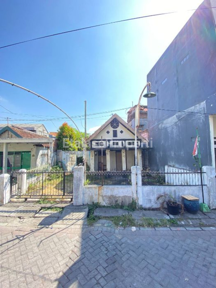 Foto properti Jual Rumah Hitung Tanah Di Manyar Sabrangan, Surabaya Timur 1