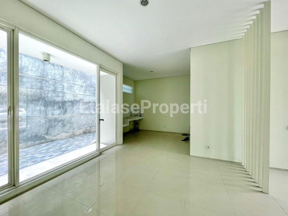 Foto properti *Dijual Rumah Pelican Hill, Surabaya Barat* 3