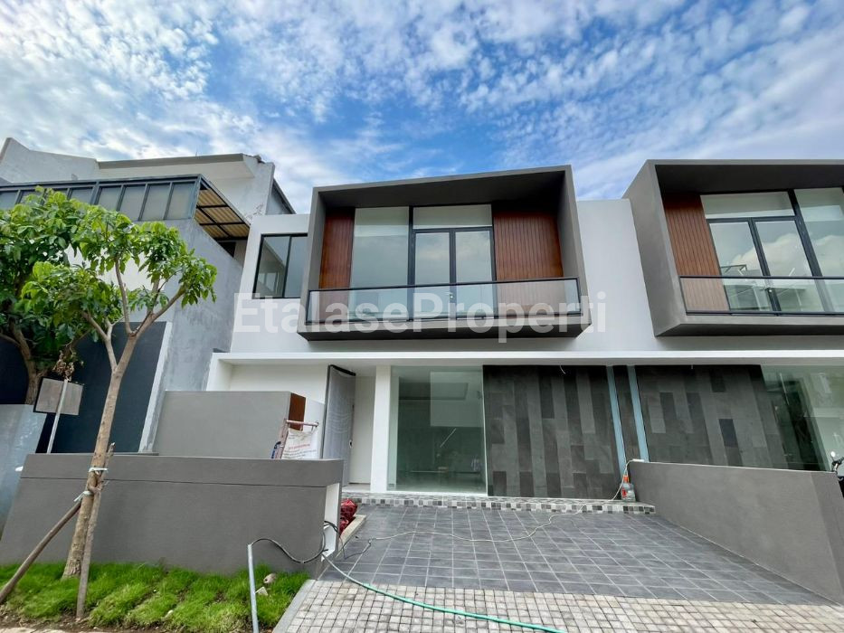 Foto properti *Dijual Rumah Baru Gress, Dian Istana Nexus* 1