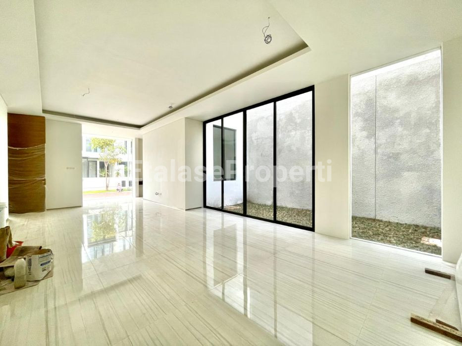 Foto properti *Dijual Rumah Baru Gress, Dian Istana Nexus* 3