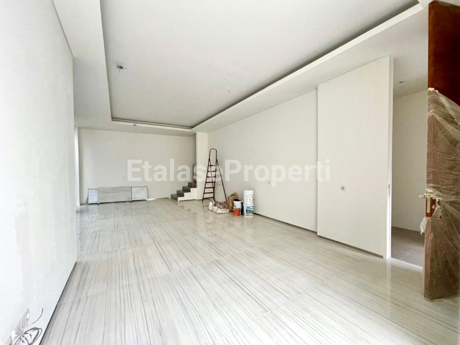 Foto properti *Dijual Rumah Baru Gress, Dian Istana Nexus* 4