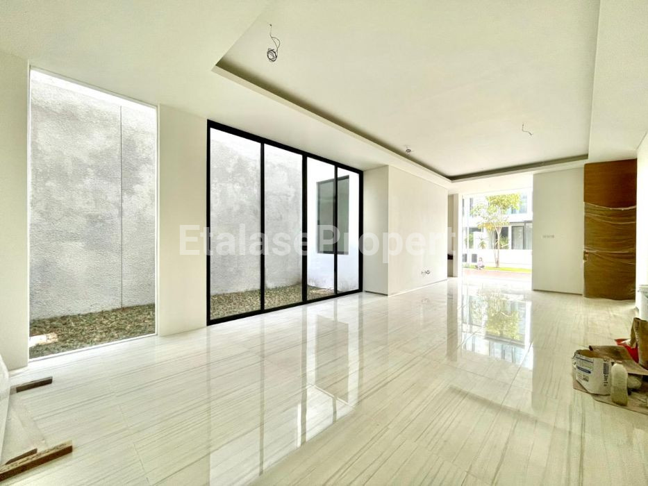 Foto properti *Dijual Rumah Baru Gress, Dian Istana Nexus* 3