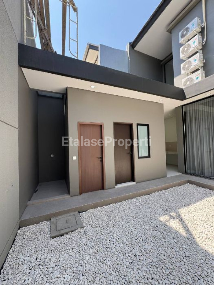 Foto properti Rumah Disewakan Di Citraland Utama Surabaya Dekat Gwalk, Kampus Ciputra, Pakuwon Mall 2