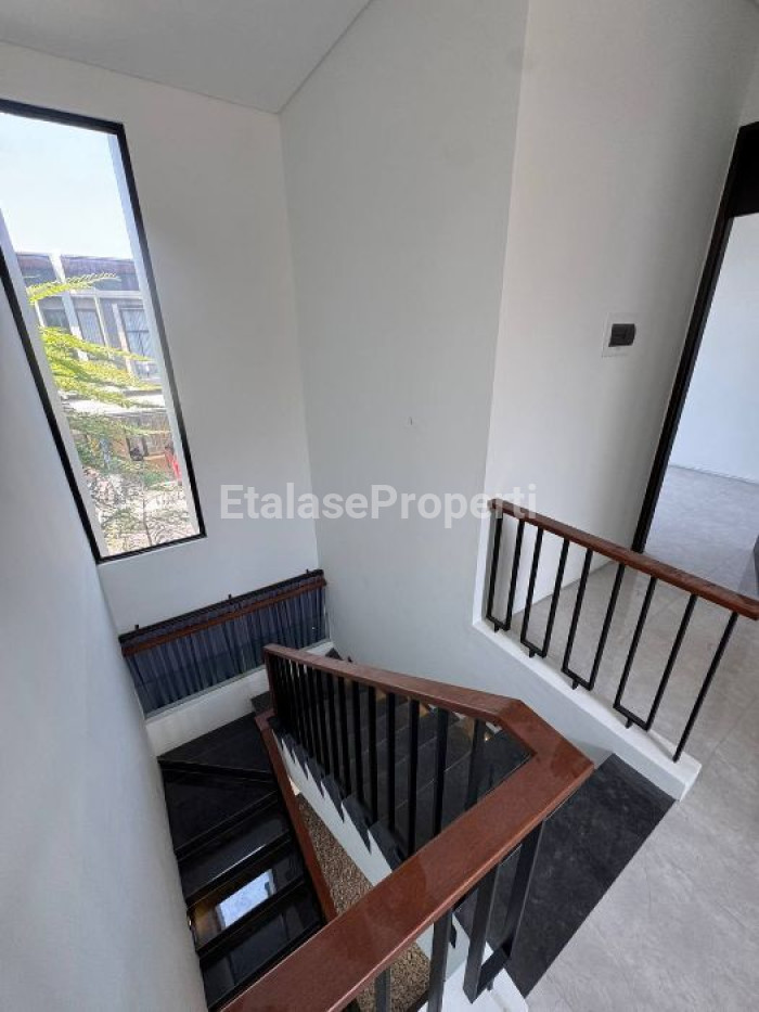 Foto properti Rumah Disewakan Di Citraland Utama Surabaya Dekat Gwalk, Kampus Ciputra, Pakuwon Mall 3