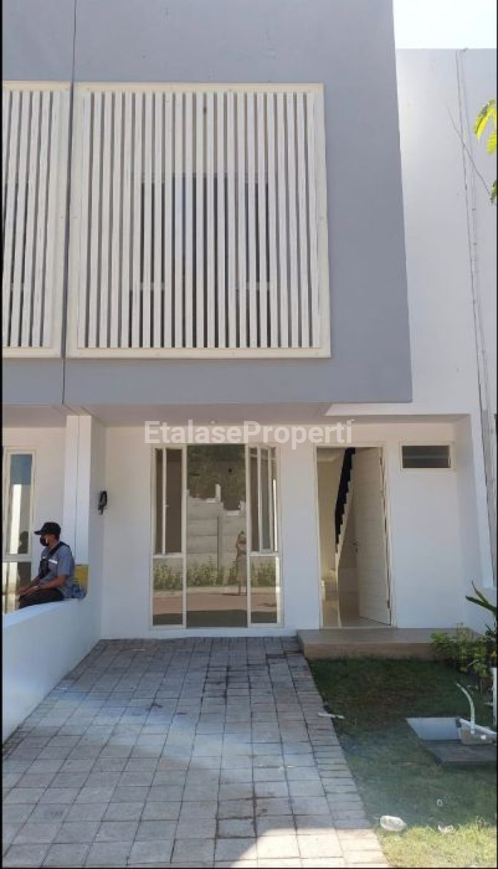 Foto properti Rumah Di Dian Istana Dekat Wiyung Pakuwon Mall Citraland 1