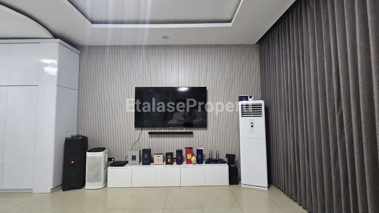 Foto properti Dijual Rumah Siap Huni Di Taman Mutiara, Pakuwon City 5