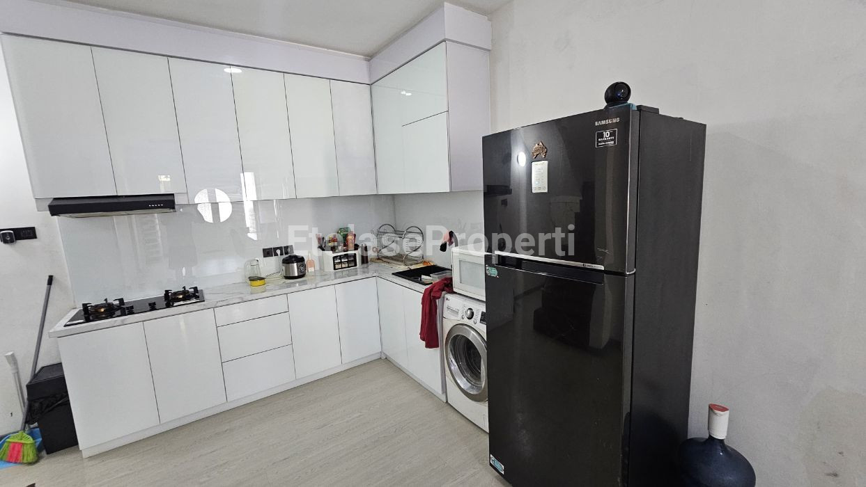 Foto properti Dijual Rumah Siap Huni Di Taman Mutiara, Pakuwon City 10