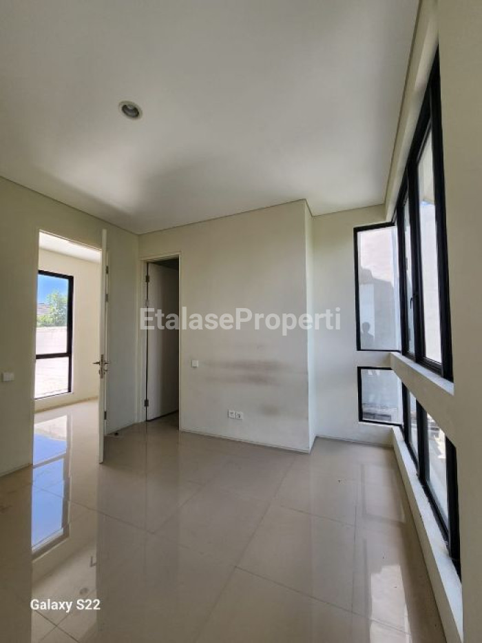 Foto properti Disewakan Rumah Northwest Hill Citraland Siap Huni 1