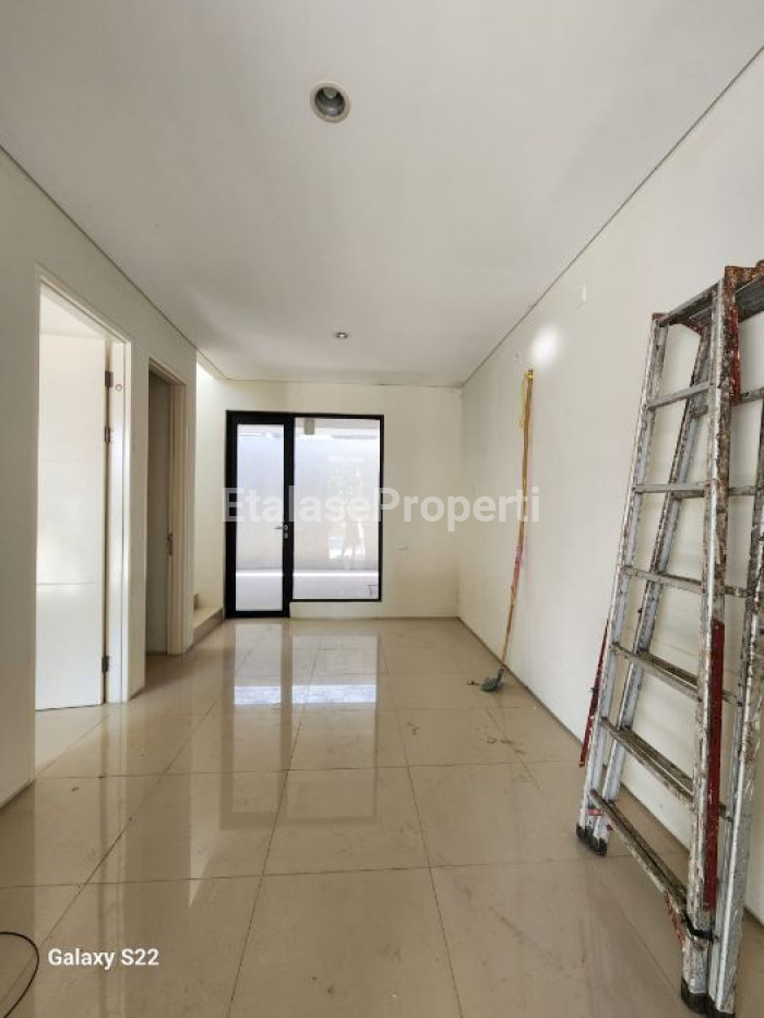 Foto properti Disewakan Rumah Northwest Hill Citraland Siap Huni 5