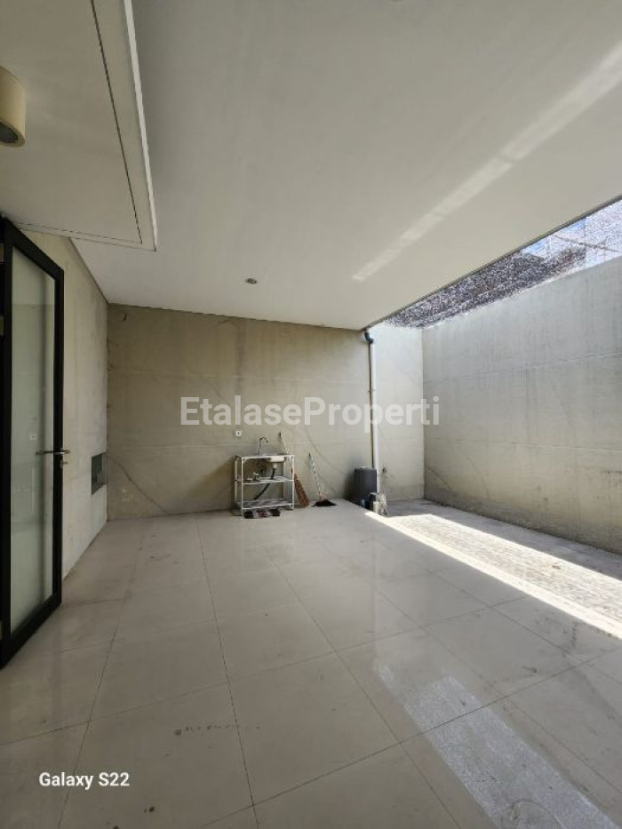 Foto properti Disewakan Rumah Northwest Hill Citraland Siap Huni 6