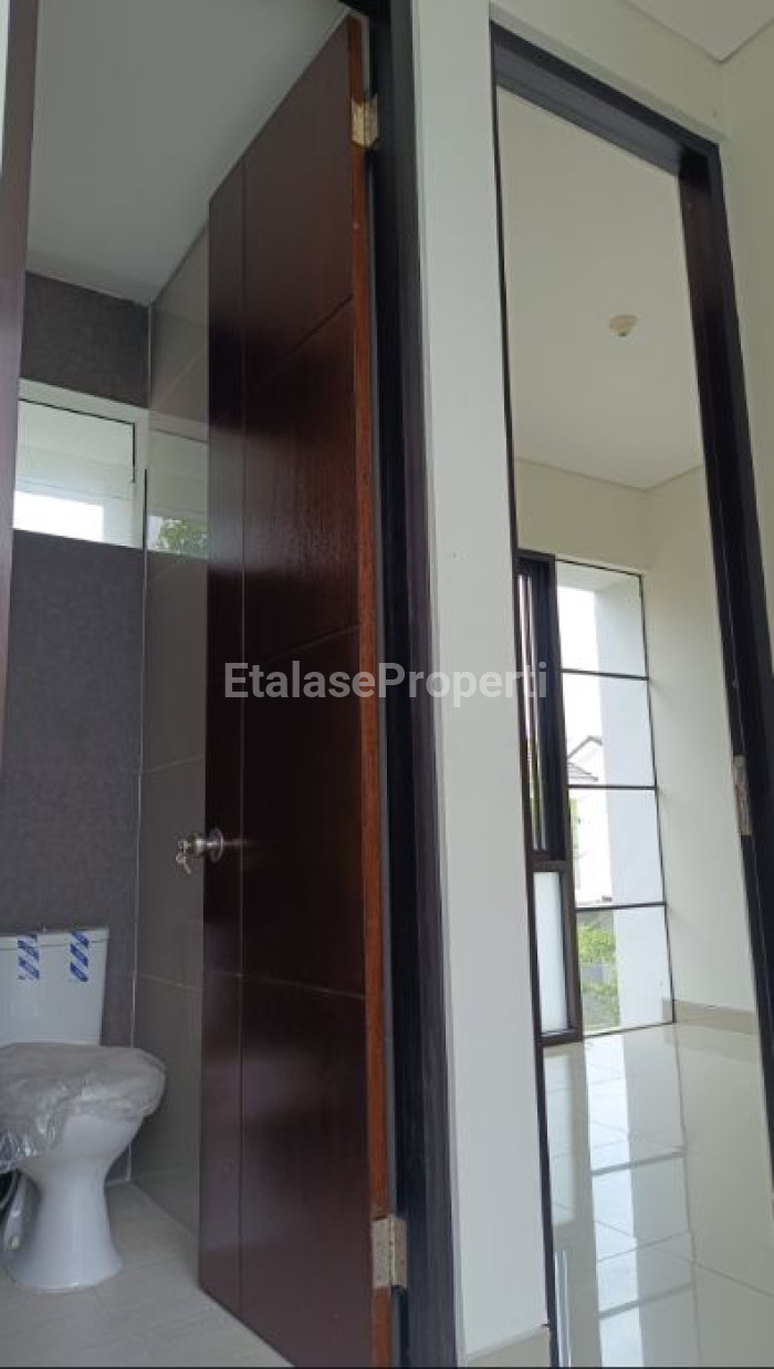 Foto properti Dijual Rumah 2 Lantai 5