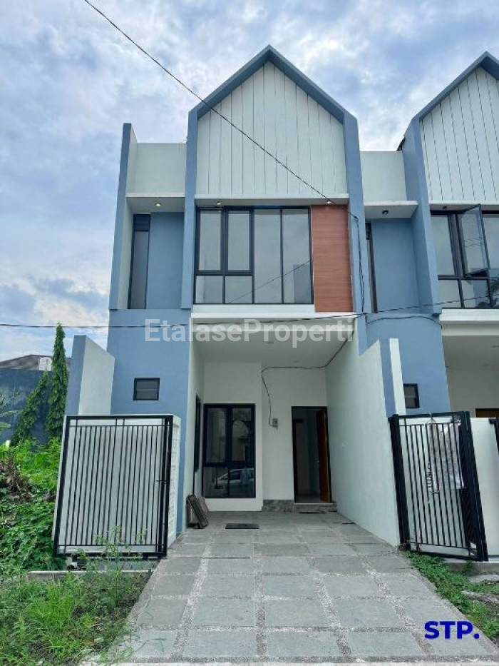 Foto properti 2 Unit - Rumah Baru Minimalis Di Prapen Indah, Jemursari 1