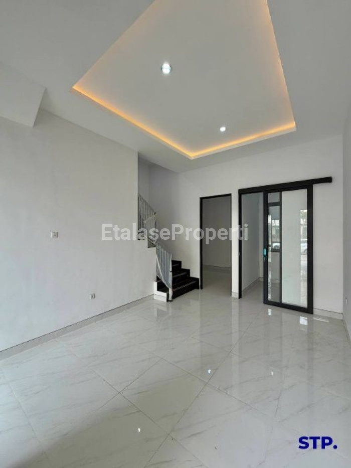 Foto properti 2 Unit - Rumah Baru Minimalis Di Prapen Indah, Jemursari 3