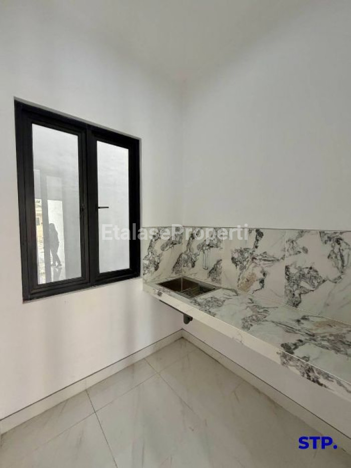Foto properti 2 Unit - Rumah Baru Minimalis Di Prapen Indah, Jemursari 4