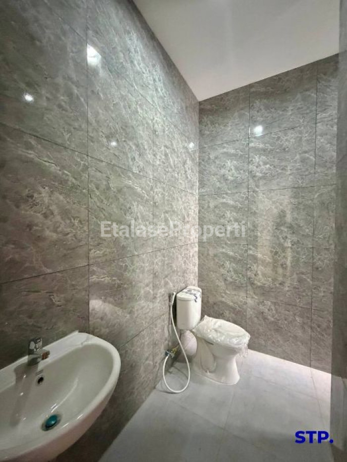 Foto properti 2 Unit - Rumah Baru Minimalis Di Prapen Indah, Jemursari 10