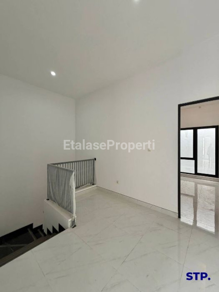 Foto properti Sisa 1 Unit - Rumah Baru Minimalis Di Prapen Indah, Jemursari 5