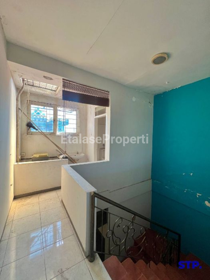 Foto properti Disewakan, Ruko 3 Lantai Di Jalan Dharmahusada - Dr. Moestopo 8