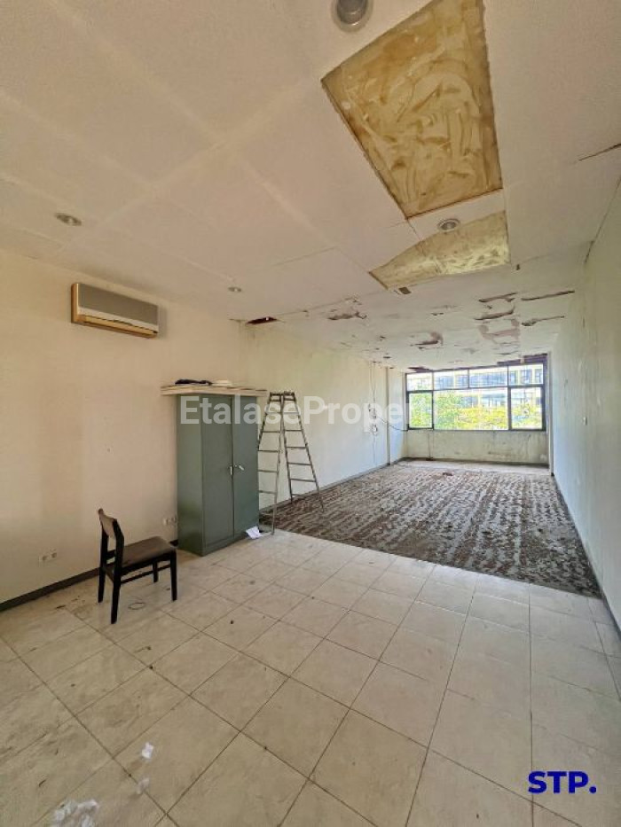 Foto properti Disewakan, Ruko 3 Lantai Di Jalan Dharmahusada - Dr. Moestopo 9