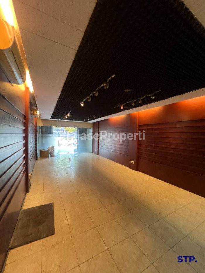 Foto properti Disewakan, Ruko 3 Lantai Di Jalan Dharmahusada - Dr. Moestopo 2