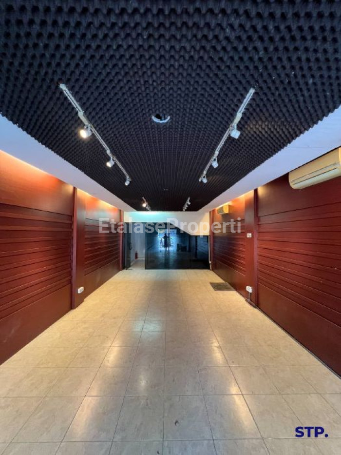 Foto properti Disewakan, Ruko 3 Lantai Di Jalan Dharmahusada - Dr. Moestopo 3
