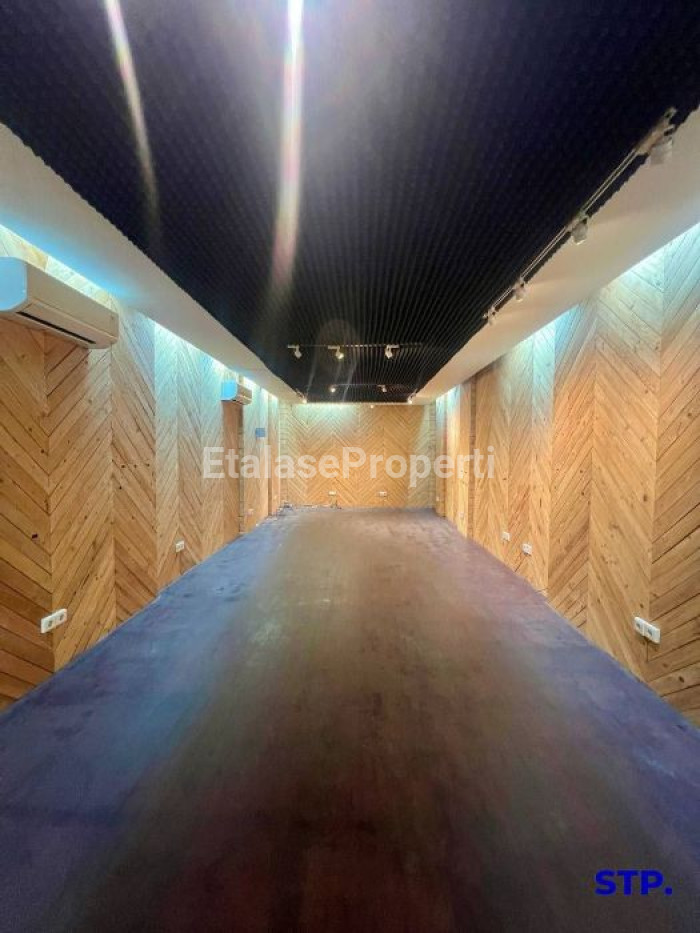 Foto properti Disewakan, Ruko 3 Lantai Di Jalan Dharmahusada - Dr. Moestopo 5