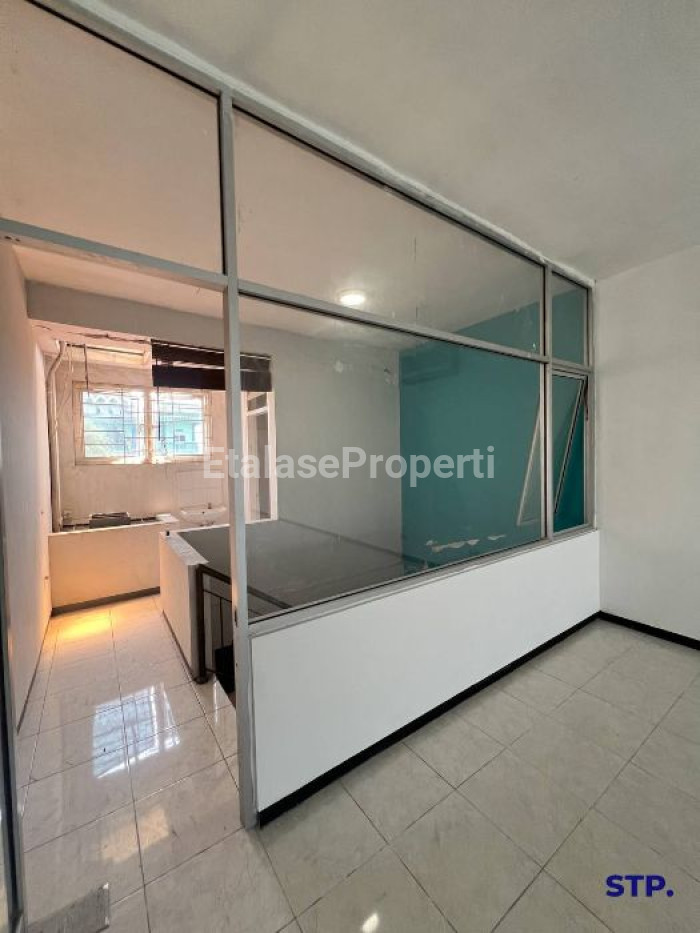 Foto properti Disewakan, Ruko 3 Lantai Di Jalan Dharmahusada - Dr. Moestopo 8