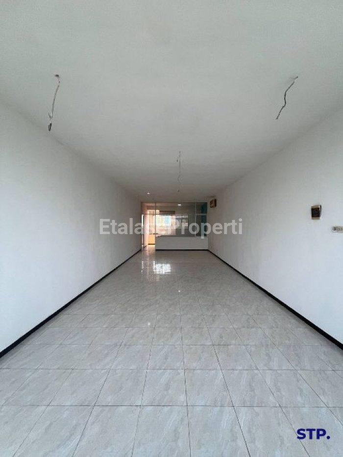 Foto properti Disewakan, Ruko 3 Lantai Di Jalan Dharmahusada - Dr. Moestopo 9