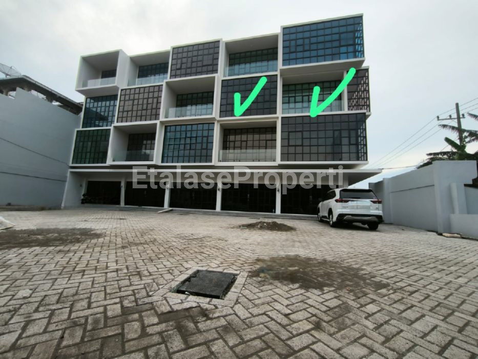 Foto properti Dijual Ruko 4lantai Baru Gress Lokasi Nol Jalan Raya Dinoyo Surabaya Pusat 1