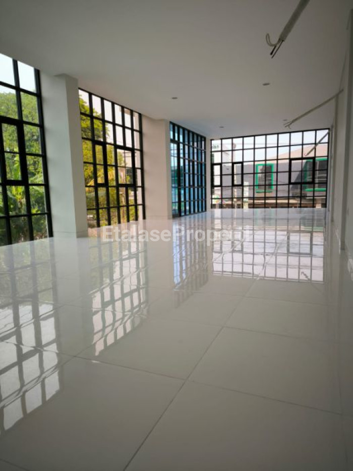 Foto properti Dijual Ruko 4lantai Baru Gress Lokasi Nol Jalan Raya Dinoyo Surabaya Pusat 3