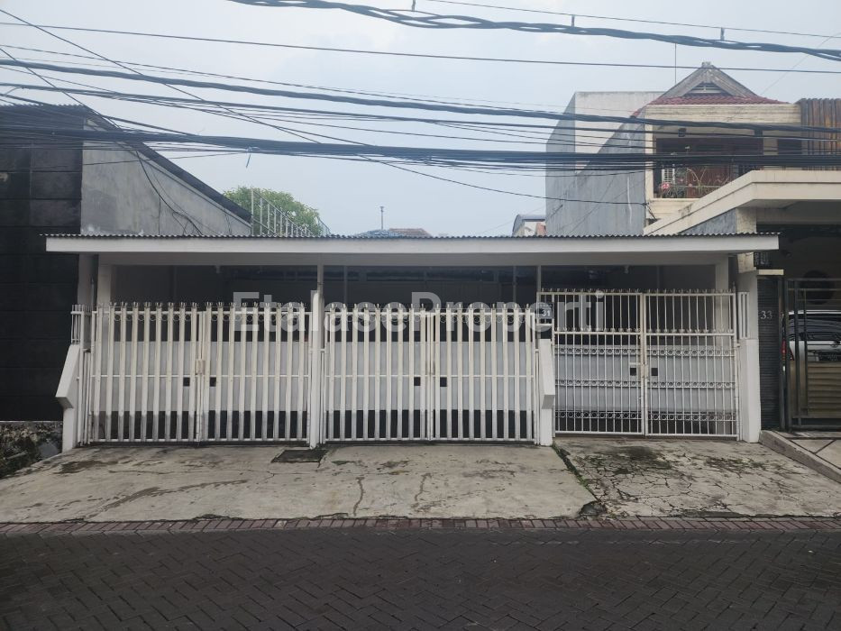 Foto properti Rumah Dijual :  *Lokasi Jalan Besar, Sangat Strategis. Cocok Untuk Usaha / Kantor* 3
