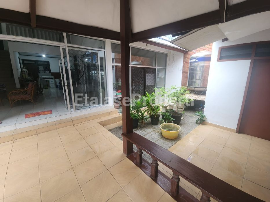 Foto properti Rumah Dijual :  *Lokasi Jalan Besar, Sangat Strategis. Cocok Untuk Usaha / Kantor* 10
