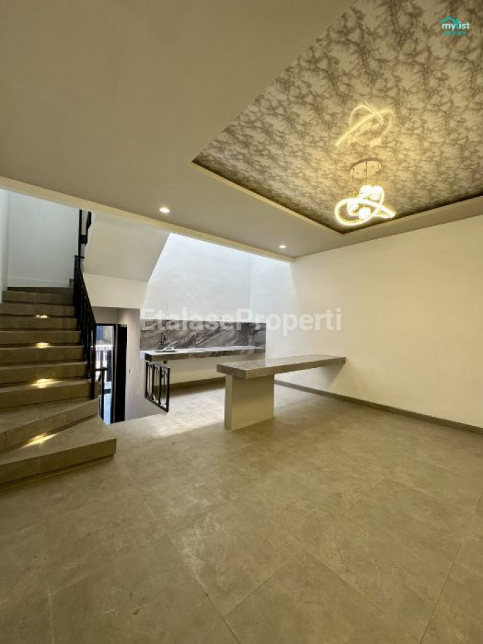 Foto properti Dijual Rumah Baru Gress Purimas Gununganyar Dekat Raya MERR 3