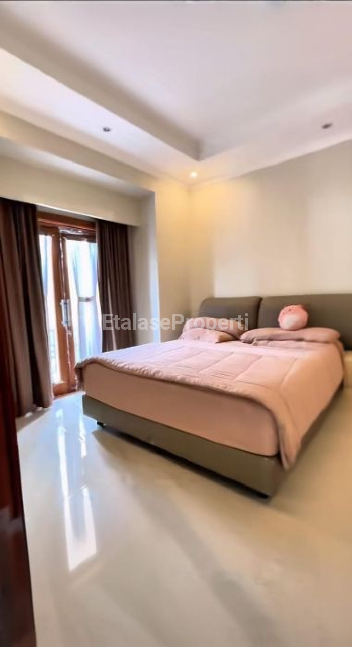 Foto properti JUAL Rumah Mewah Pojok Siap Huni Di  Floraya Margorejo 3