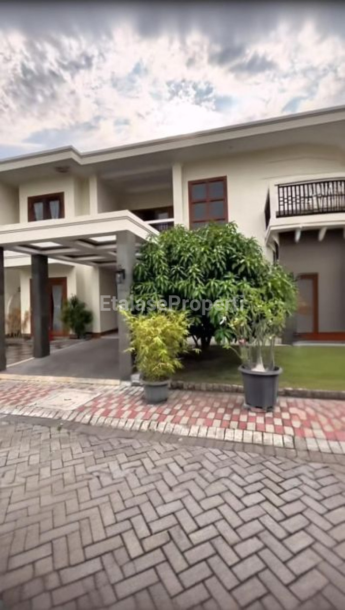 Foto properti Rumah Mewah Pojok Siap Huni Di  Floraya Margorejo 2