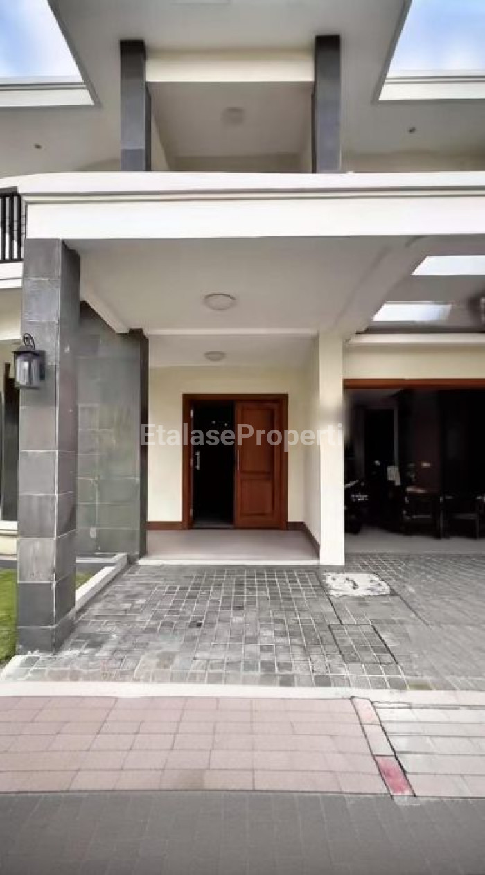 Foto properti Rumah Mewah Pojok Siap Huni Di  Floraya Margorejo 4