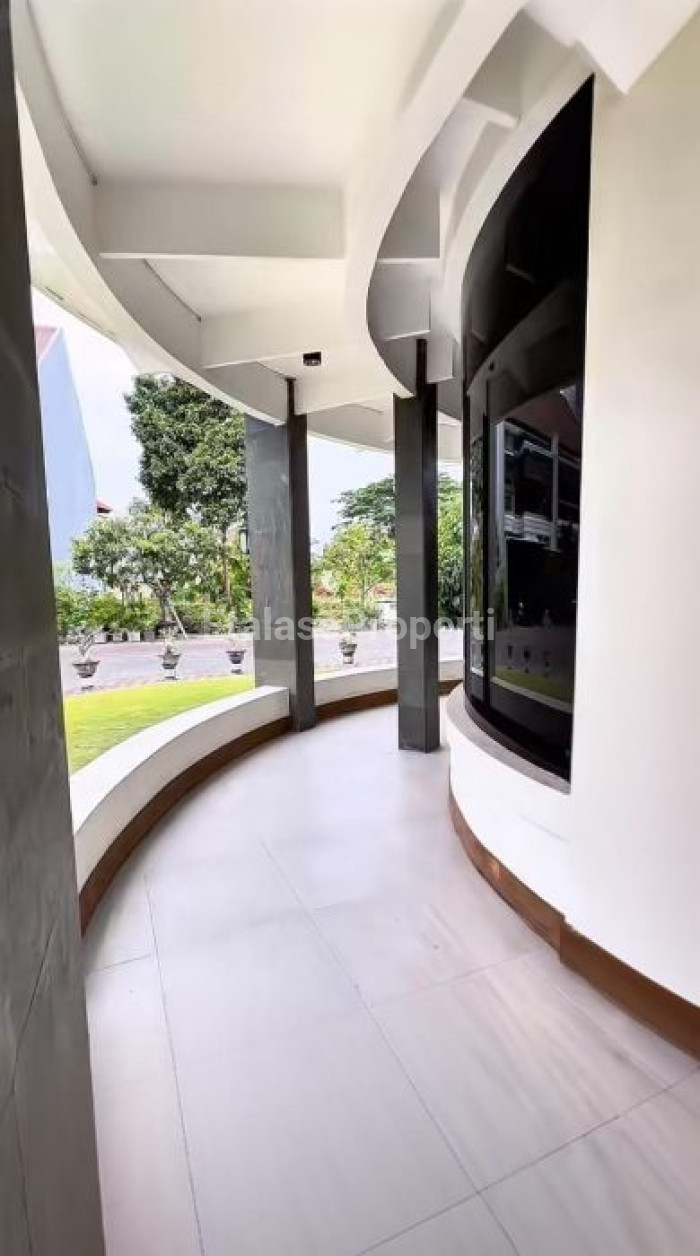 Foto properti Rumah Mewah Pojok Siap Huni Di  Floraya Margorejo 8