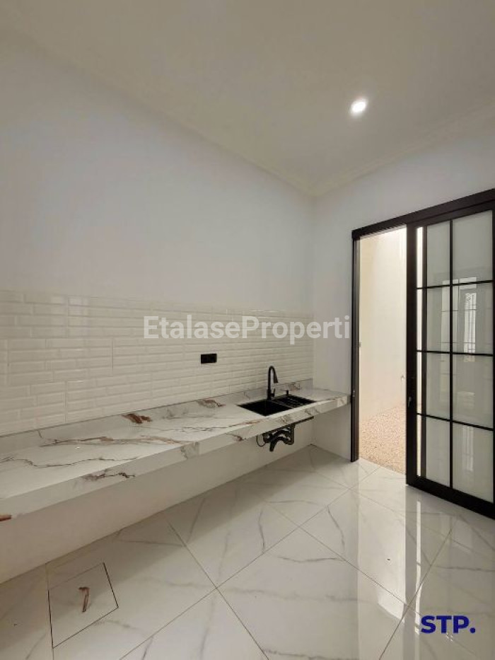 Foto properti Rumah Baru Classic-style Di Babatan Pantai, Kenjeran 4