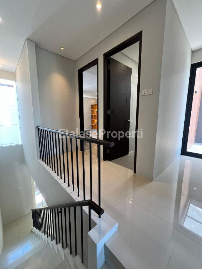 Foto properti Rumah Baru Semi Furnished Di Dian Istana Cluster Moca Vrbana 7