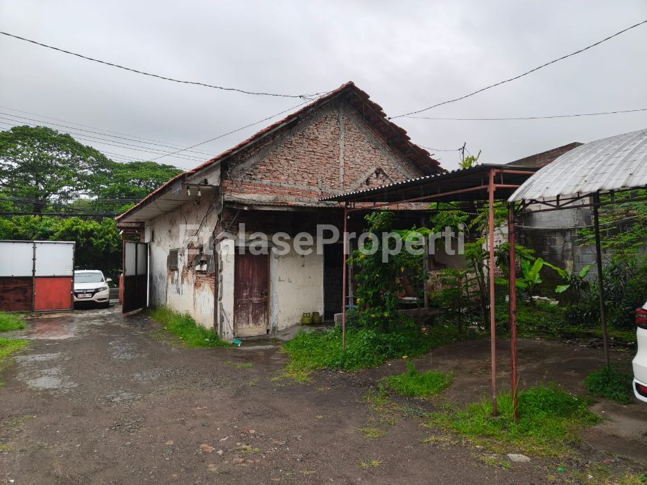 Foto properti Dijual :  Tanah Dan Bangunan Jl. Raya Wiyung 2